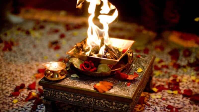 Gayatri Havan - Hindu priest service