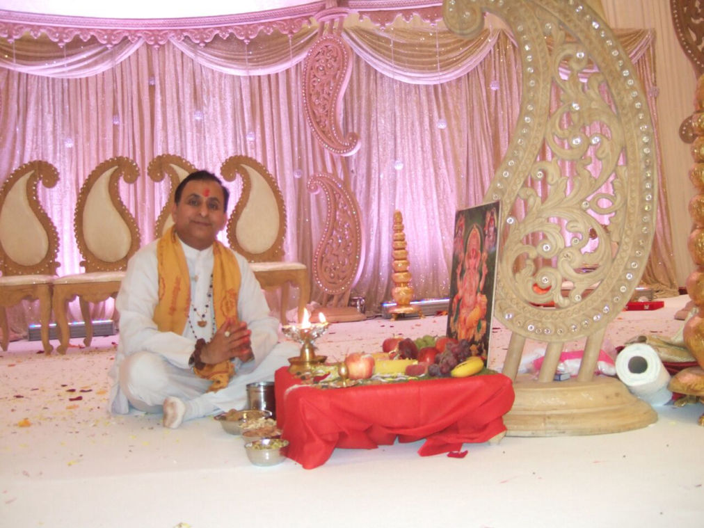 Hindu Wedding Priest - vidhi