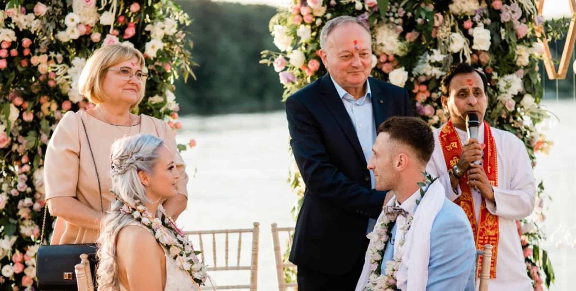 Hindu priest - hindu priest wedding vidhi - Indian wedding priest - Hindu priest for a wedding - Indian wedding priest - wedding priest - Hindu priest