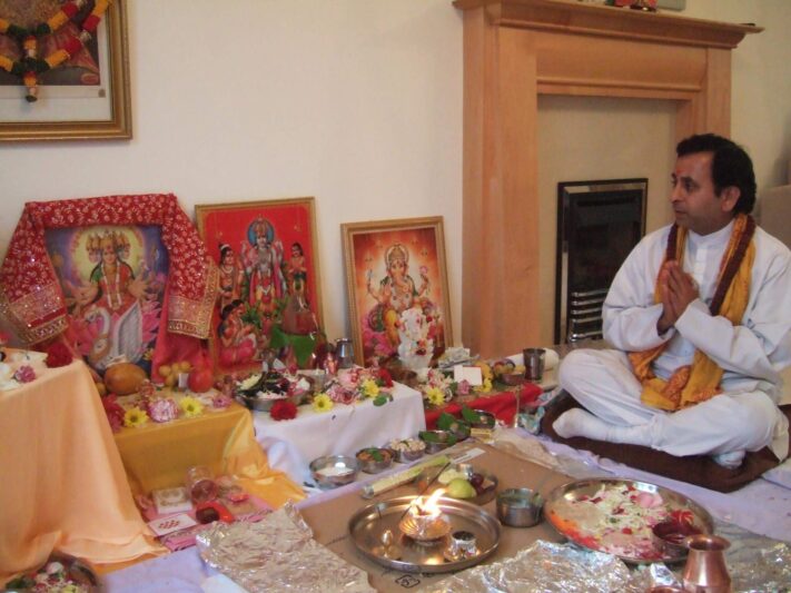 Hindu priest-ketul joshi - Havan - gayatri havan