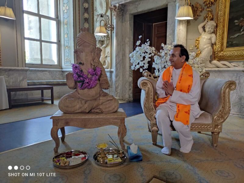 Wedding priest - Grih pravesh puja - Hindu wedding priest - 2 - hindu priest in uk- satyanarayan katha- hinduisam - www.hindupriestketuljoshi.co.uk - 7 -