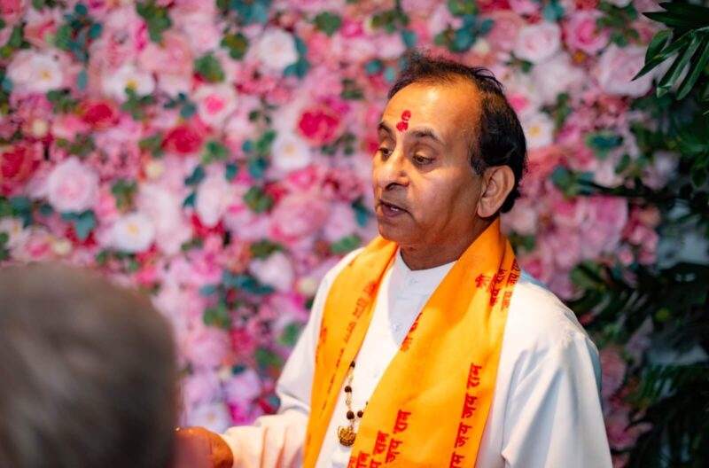 130 - Hindu wedding priest - hindu priest - wedding priest - www.hindupriestketuljoshi.co.uk