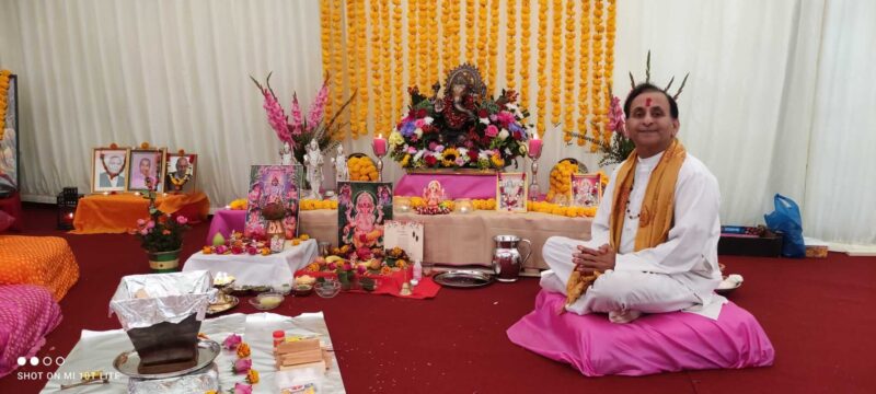 195- Hindu wedding priest - hindu priest - wedding priest - wedding pandit - www.hindupriestketuljoshi.co.uk.