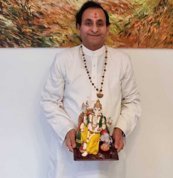 202 Hindu wedding priest - hindu priest - wedding priest - www.hindupriestketuljoshi.co.uk (1