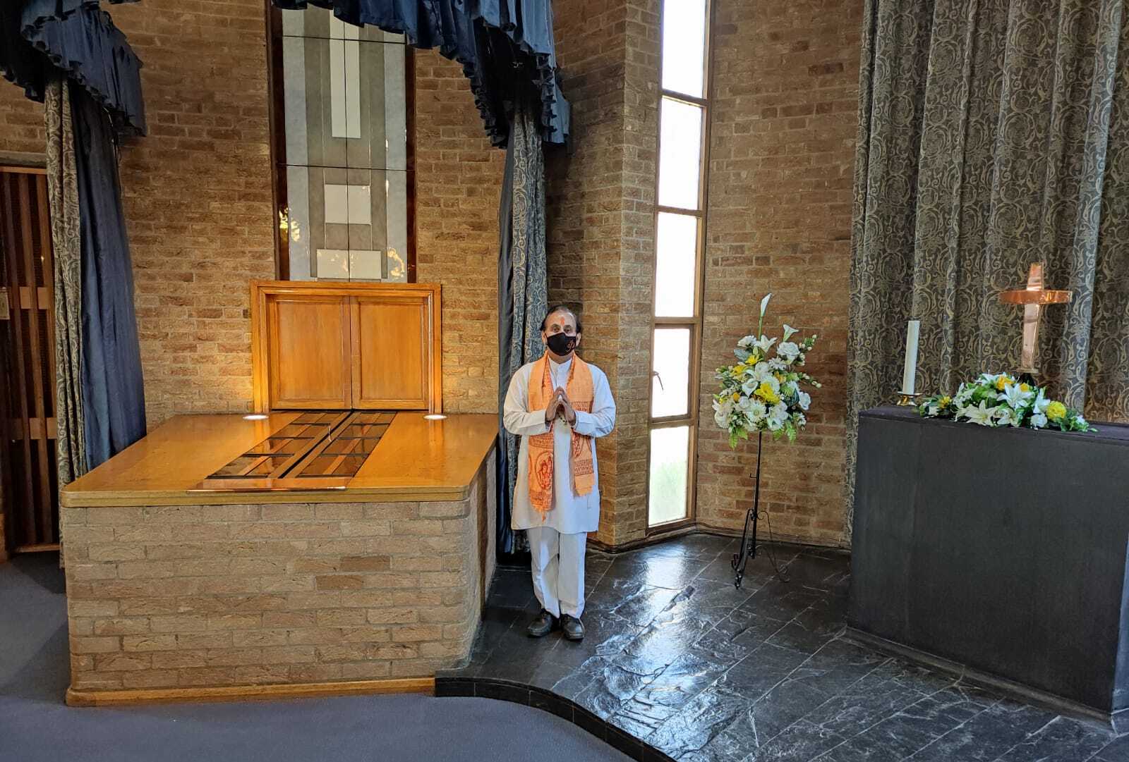 Hindu Funeral Rites Hindu Priest Ketul Joshi Maharaj