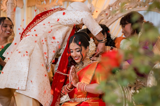 Everything You Need to Know About Hiring a Wedding Officiant - hindu wedding priest -wedding priest london - indian priest - www.hindupriestketuljoshi.co.uk