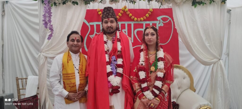 Best Hindu wedding priests conducting multicultural Hindu wedding ceremony in the UK