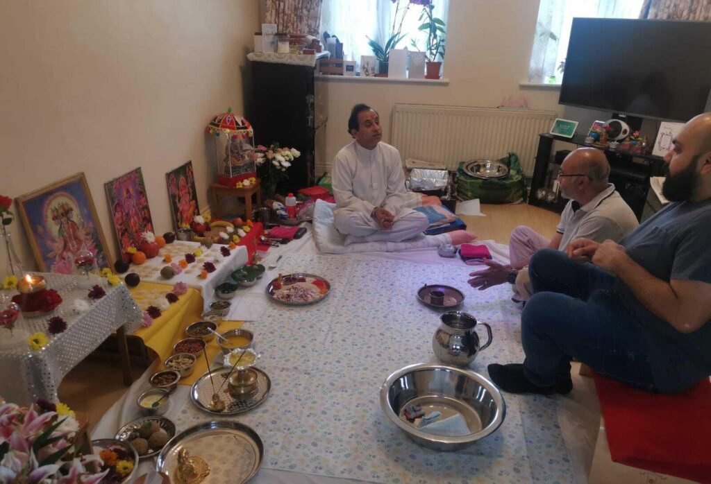 Hindu funeral rites 13 days prayer ceremony with family and Hindu priest