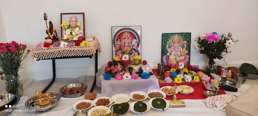 Hindu funeral prayers and mantras performed by a Hindu priest